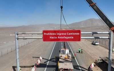 Instalan señalética que prohíbe el ingreso de camiones por Avenida Salvador Allende