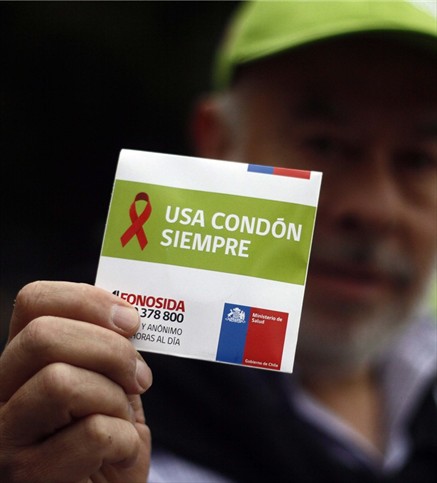 VIH en Chile: alrededor de 10 mil personas lo padecen y no lo saben